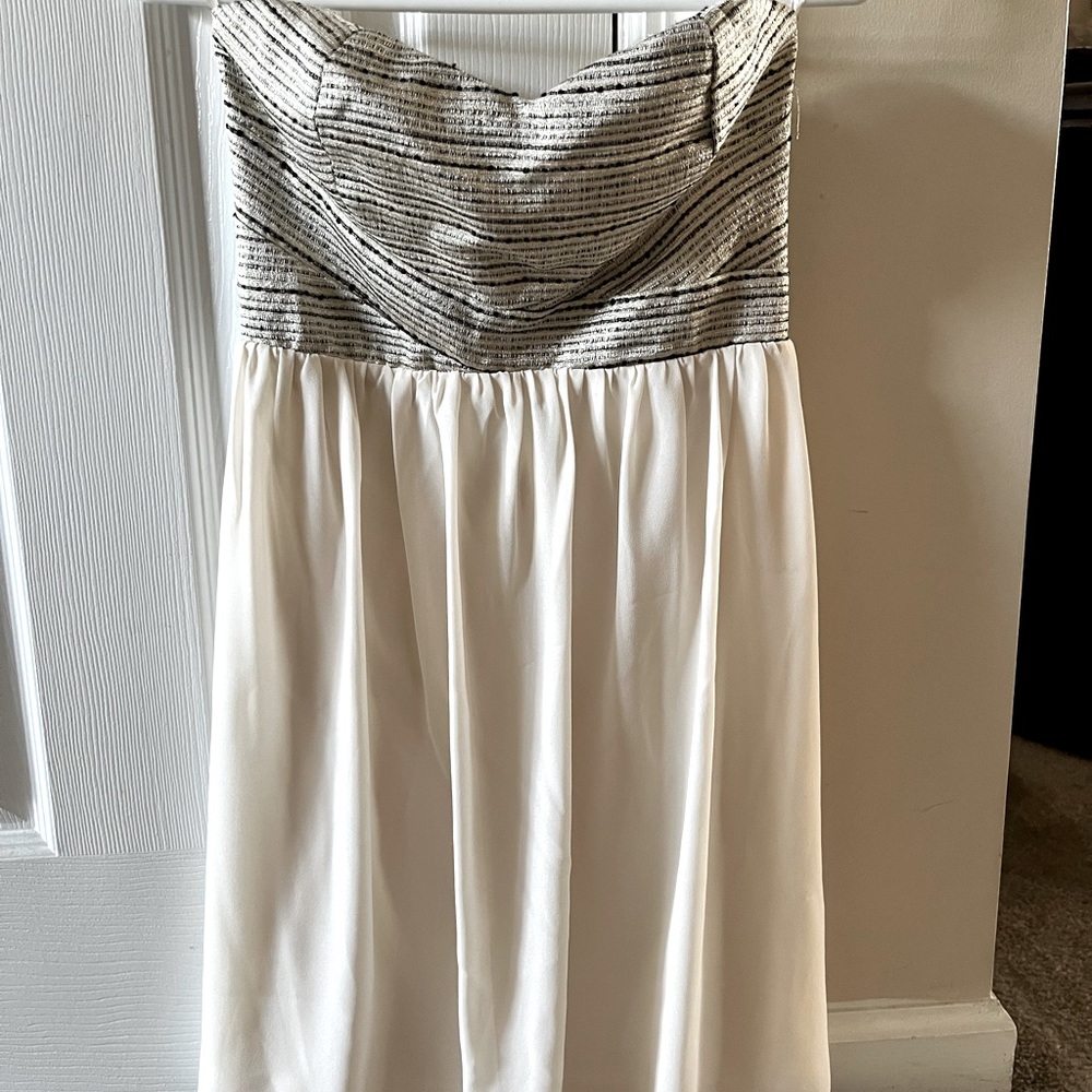 Boutique, strapless cocktail dress. Mid-thigh length.